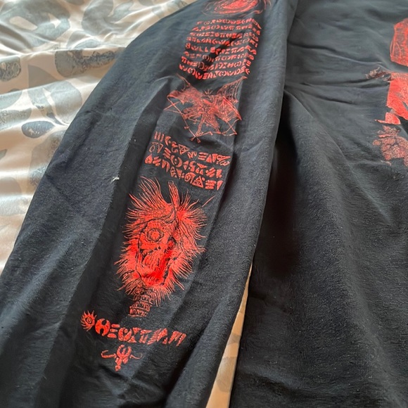 NWT OFFICIALLY LICENSED The Evil Dead Long T-Shirt Graphic Tee Top Horror Zombie - Picture 2 of 5